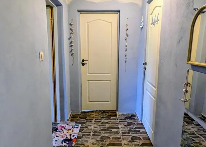 The Dolphin's House 瓦尔瓦拉